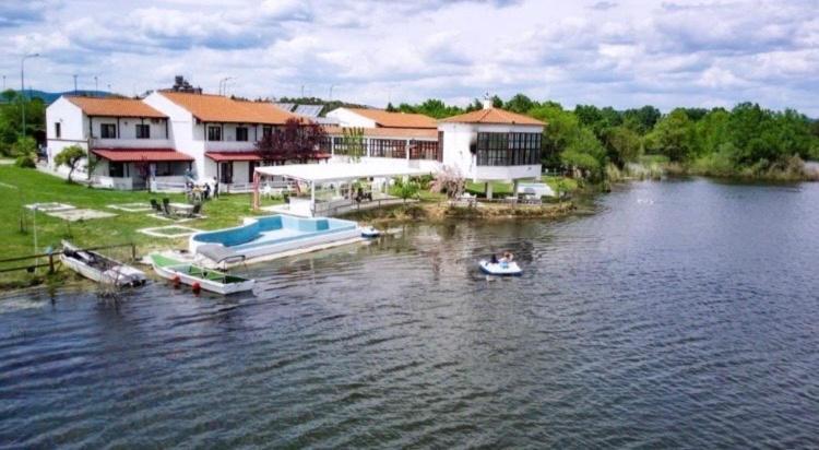 Thrassa Hotel Tycheron Bagian luar foto