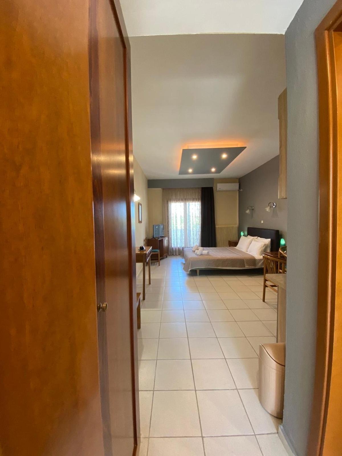 Thrassa Hotel Tycheron Bagian luar foto
