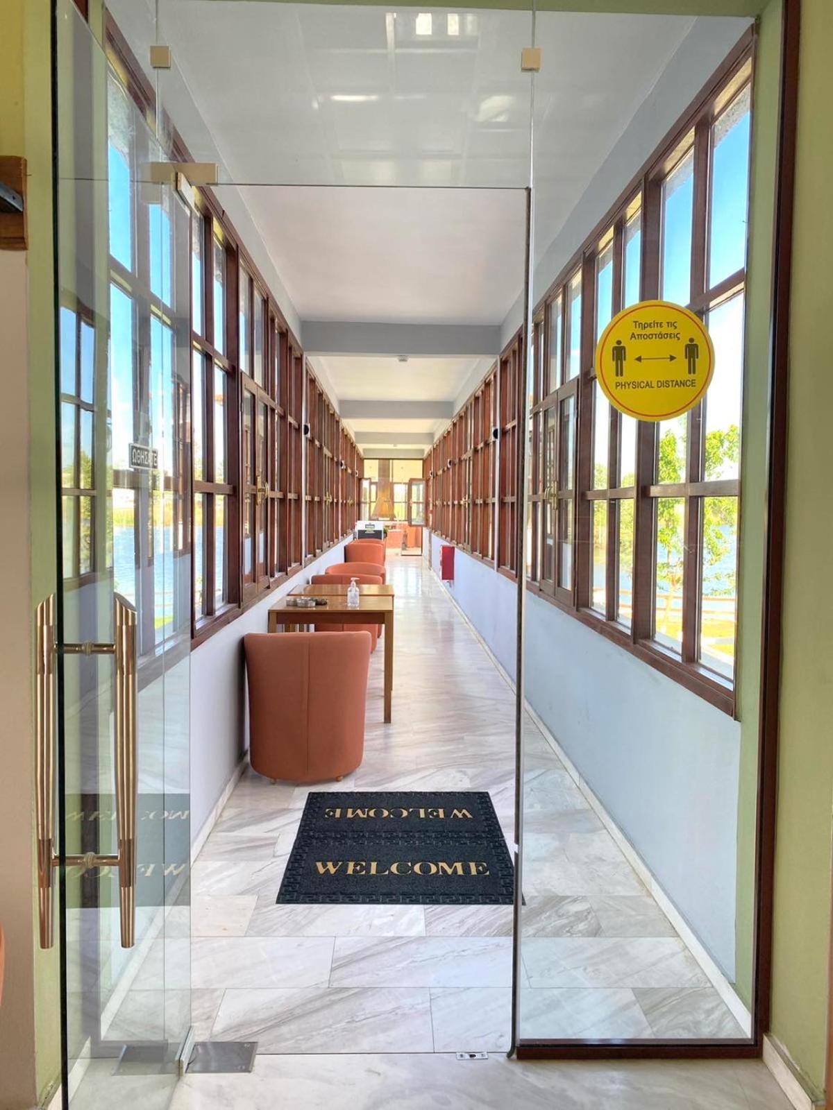 Thrassa Hotel Tycheron Bagian luar foto