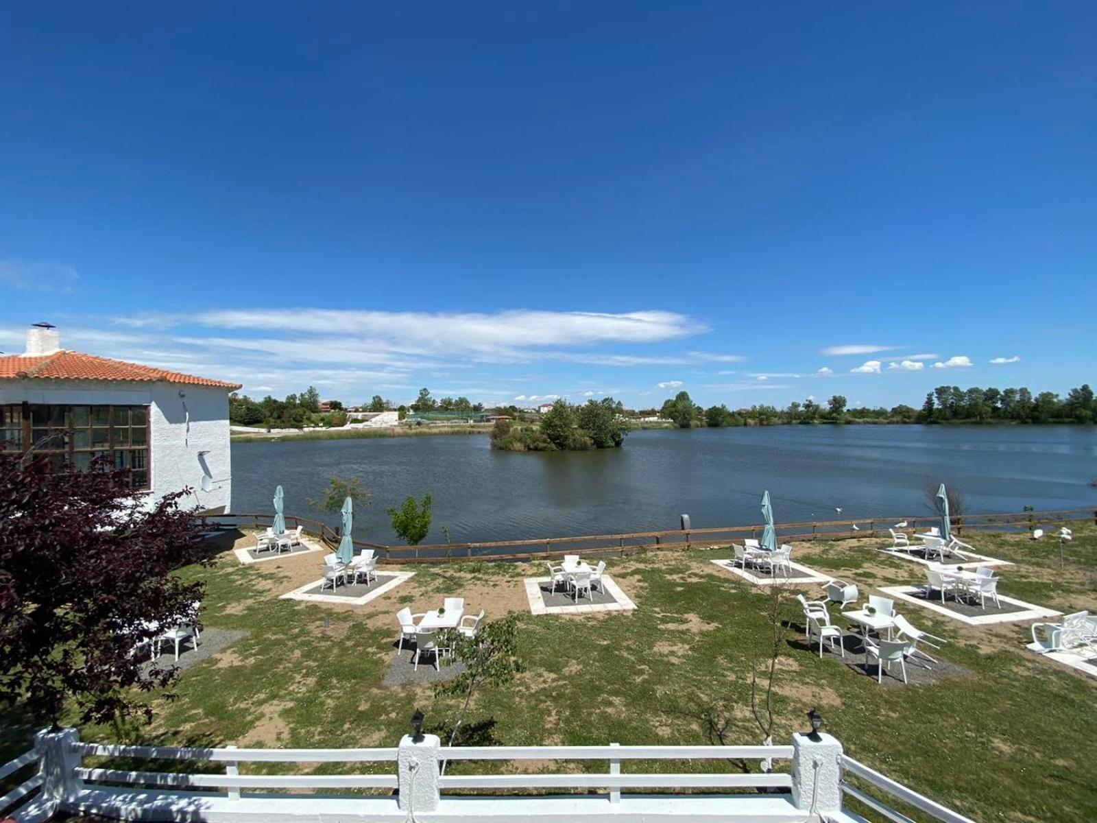 Thrassa Hotel Tycheron Bagian luar foto