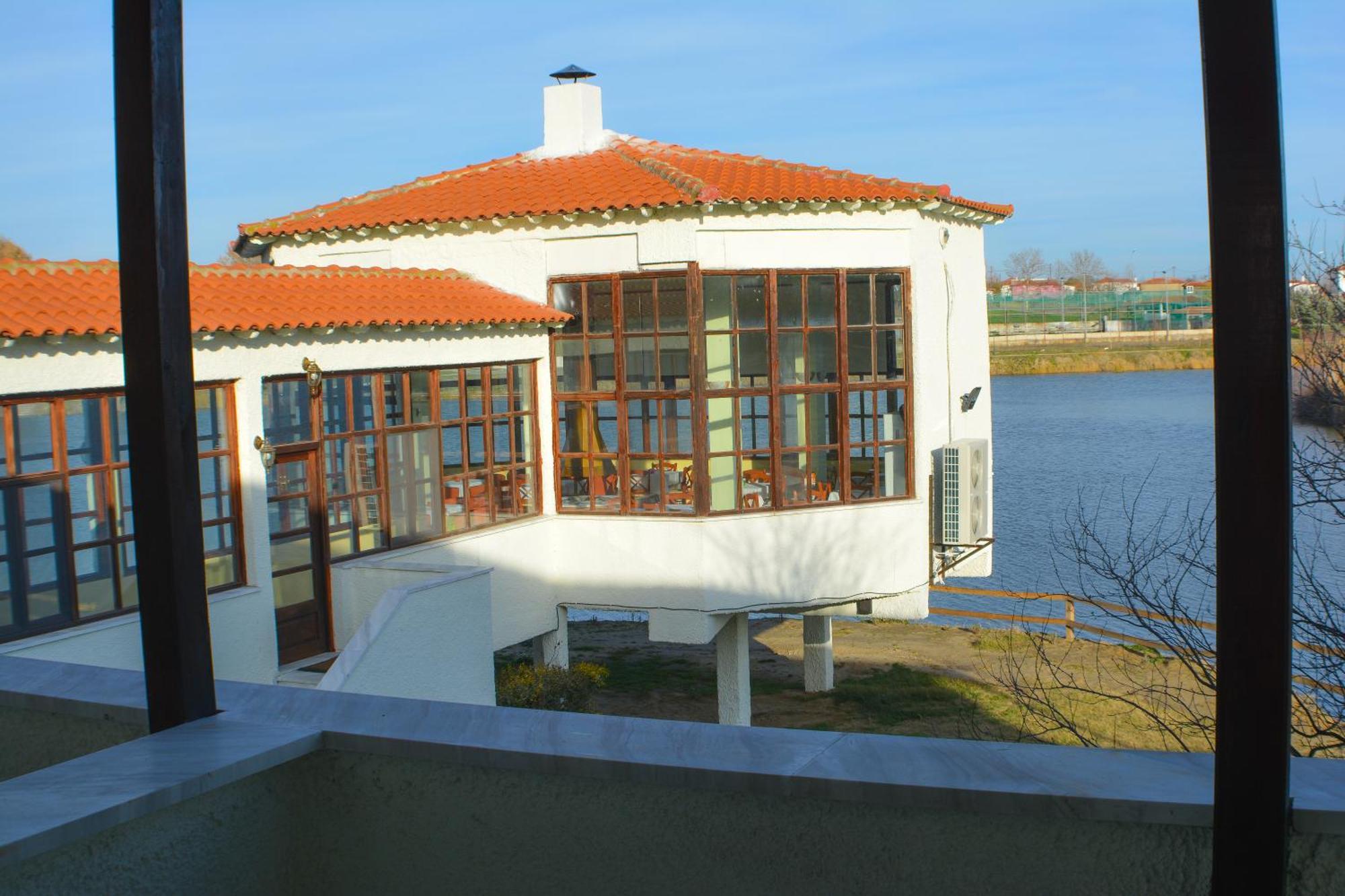 Thrassa Hotel Tycheron Bagian luar foto