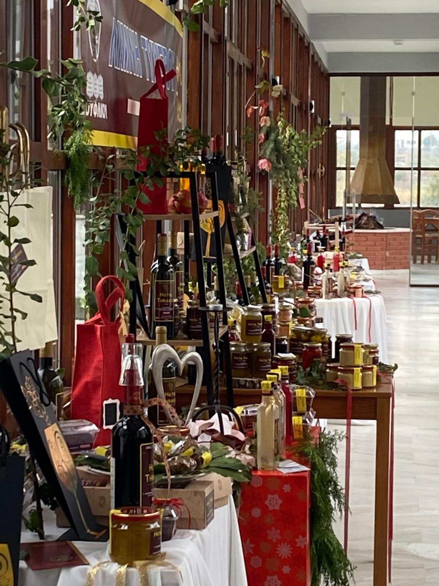 Thrassa Hotel Tycheron Bagian luar foto
